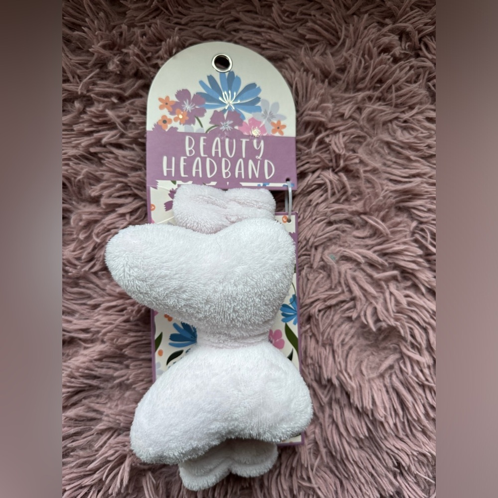 NWT Beauty Headband in white